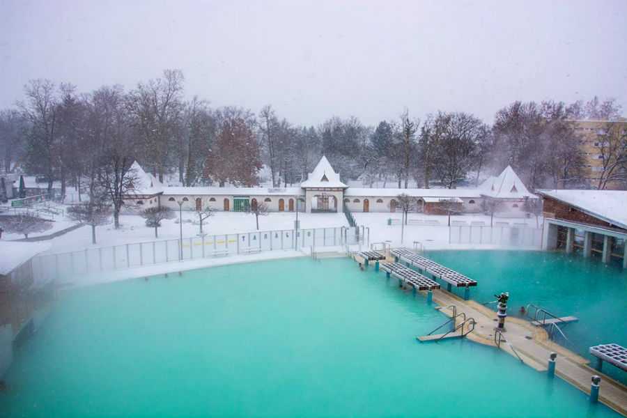 Izgalmas élményfürdők, ahol télen is rengeteg medencét kipróbálhatunk