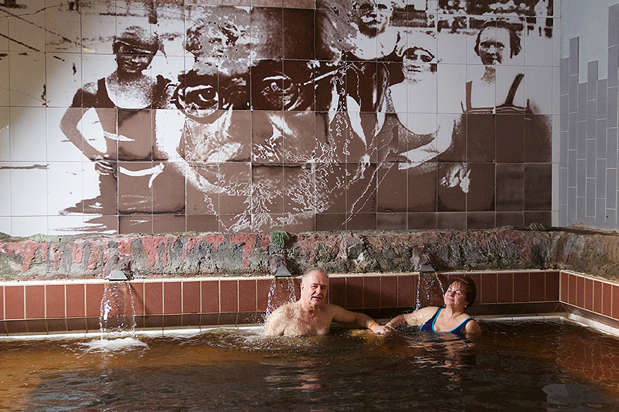 A Hungarospa Hajdúszoboszló egyik fedett gyógyvizes medencéje A Hungarospa Hajdúszoboszló egyik fedett gyógyvizes medencéje