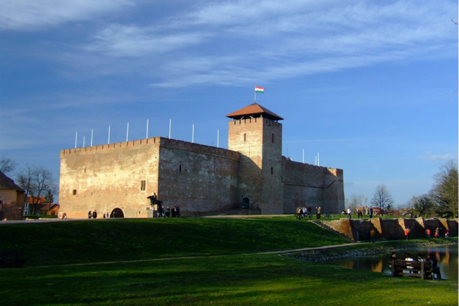 Fürdő utáni vártúra a keleti végeken – hat gyönyörű vár a Duna keleti oldaláról